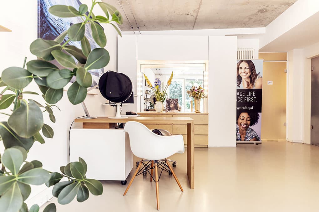 blank cosmetic studio
